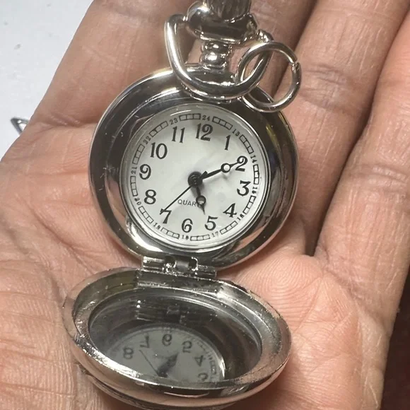 Avon vintage Silver and Black Watch with Crystals- one stone is missing - Picture 16 of 16